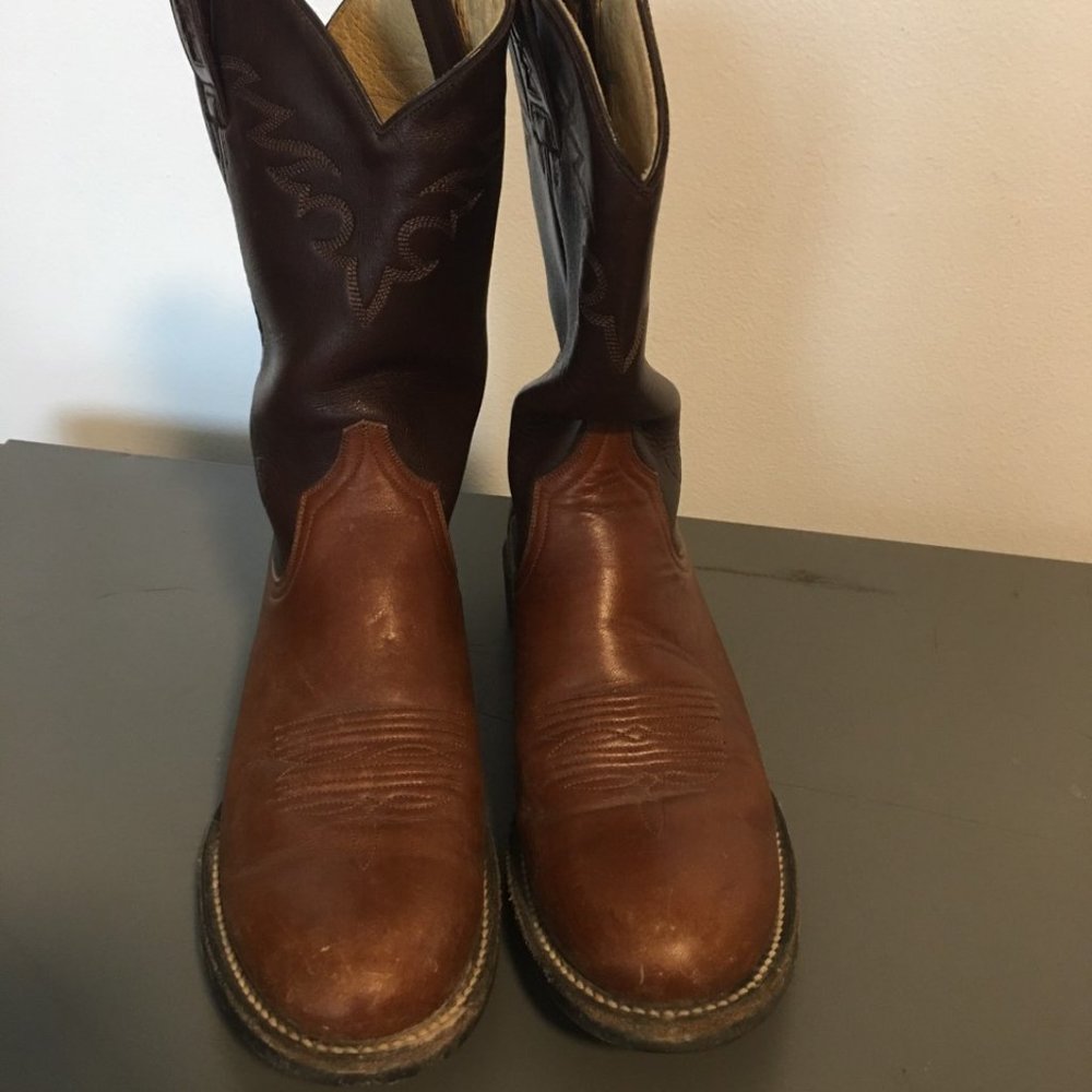 Womens Ariat Boots Dark Brown Round toe 6.5B